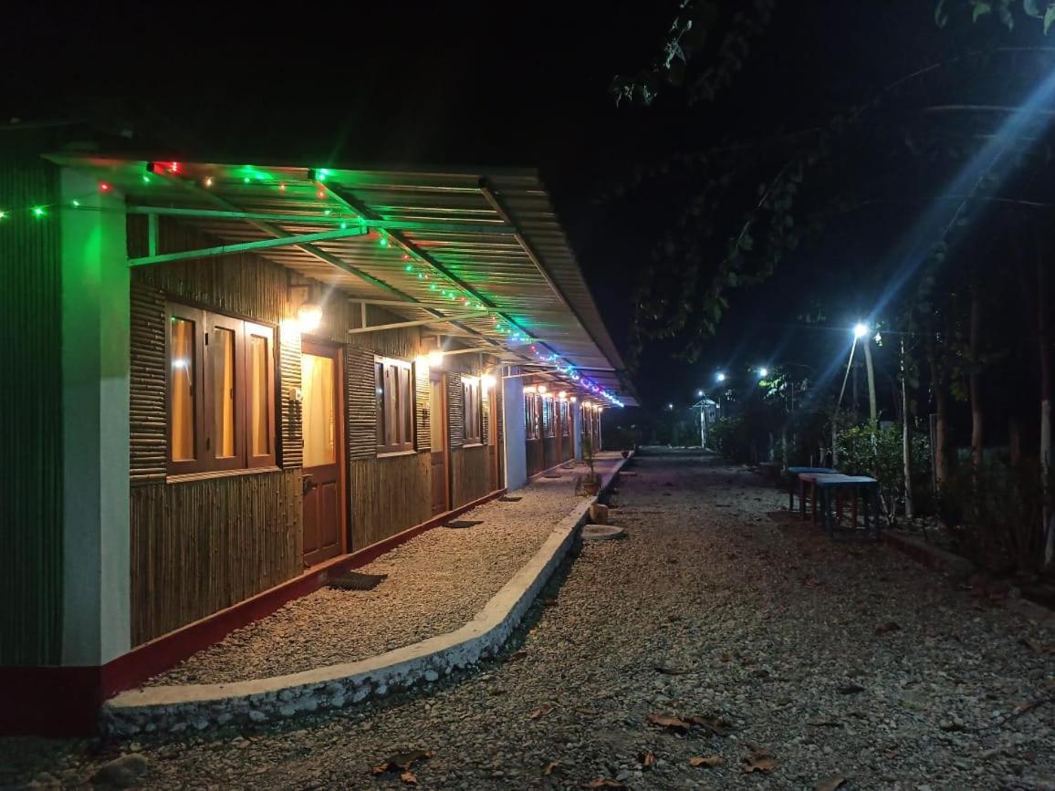 Grasshopper Jungle Queen Resort Chālsa エクステリア 写真