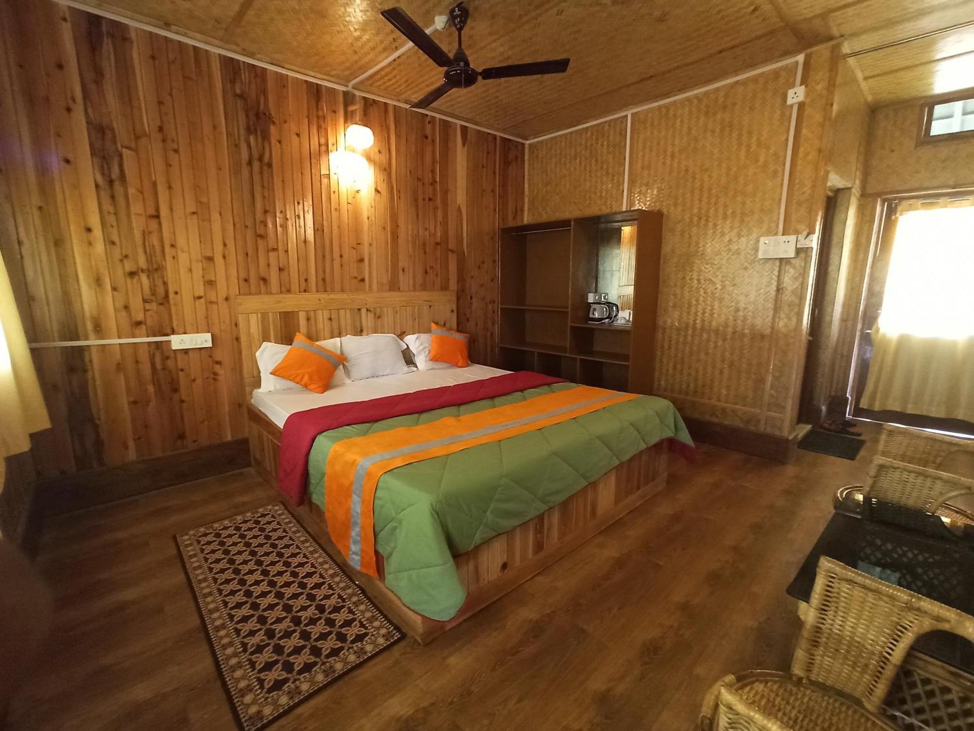 Grasshopper Jungle Queen Resort Chālsa エクステリア 写真