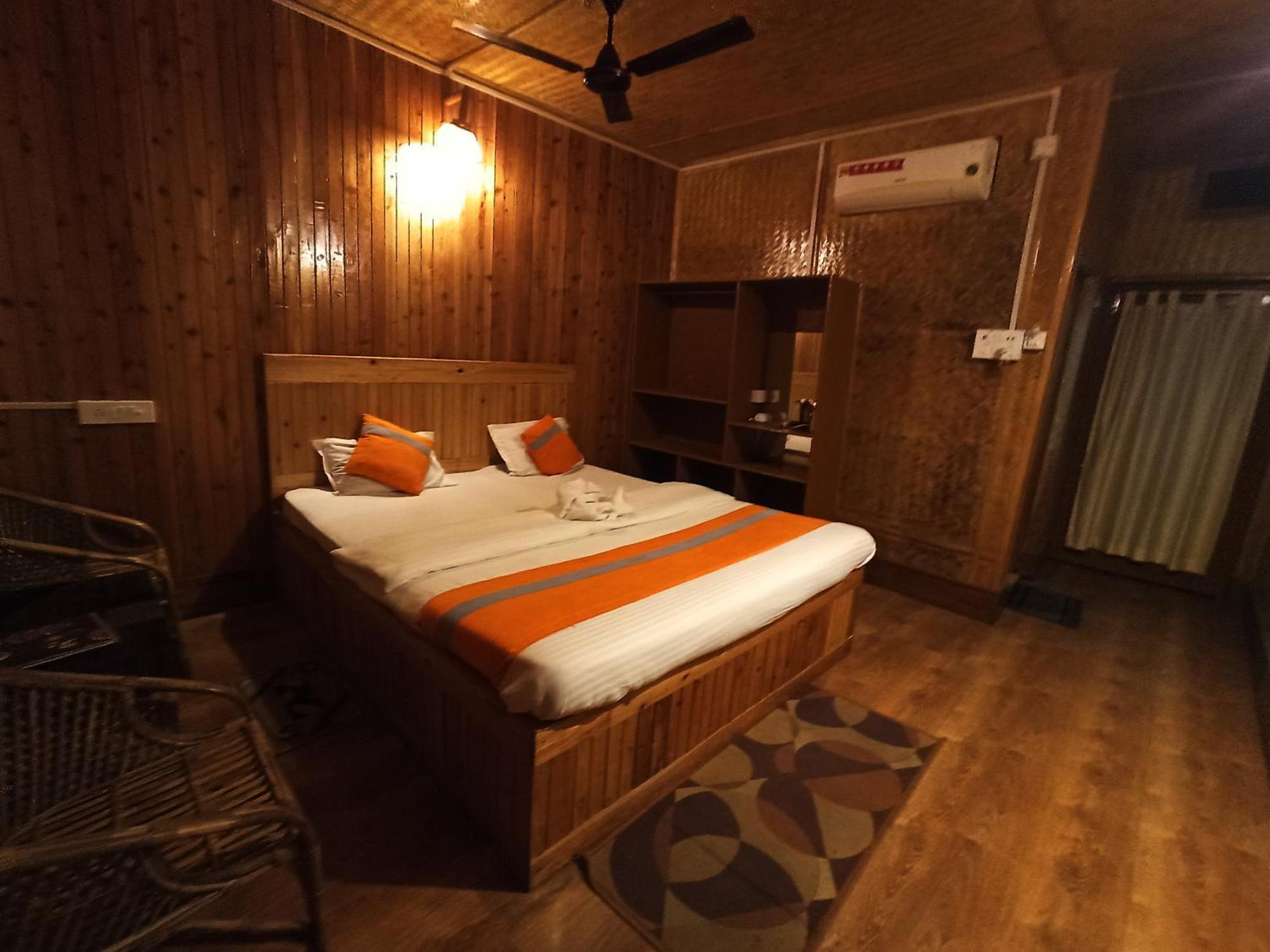 Grasshopper Jungle Queen Resort Chālsa エクステリア 写真